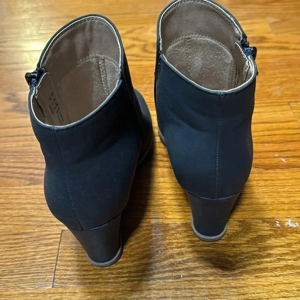SOUL Naturalizer Black Wedge Ankle Booties